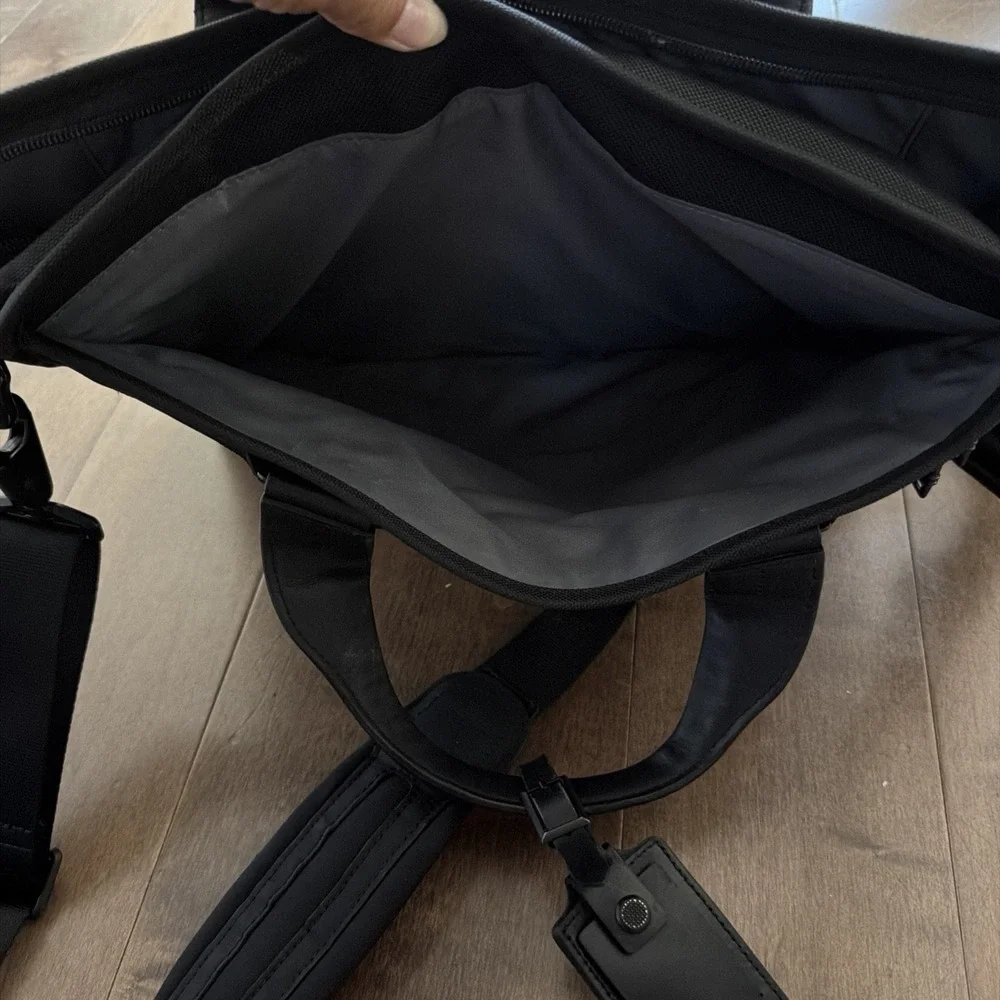 Tumi Alpha 2 Slim Deluxe Portfolio Laptop Bag Ballistic Nylon Black